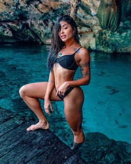 Aline Campos feet photo thumbnail