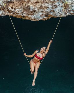 Aline Campos feet photo thumbnail