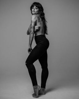 Aline Campos feet photo thumbnail