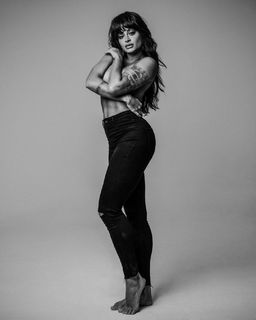 Aline Campos feet photo thumbnail