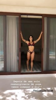 Aline Campos feet photo thumbnail