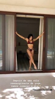 Aline Campos feet photo thumbnail