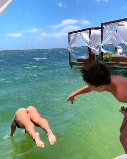 Aline Campos feet photo thumbnail