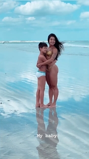 Aline Campos feet photo thumbnail