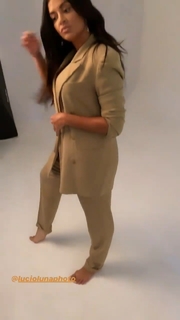 Aline Campos feet photo thumbnail