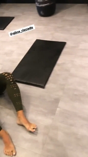 Aline Campos feet photo thumbnail