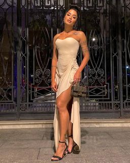 Aline Campos feet photo thumbnail