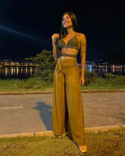 Aline Campos feet photo thumbnail