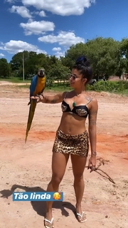 Aline Campos feet photo thumbnail