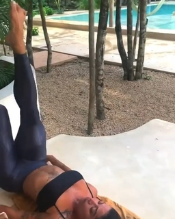 Aline Campos feet photo thumbnail