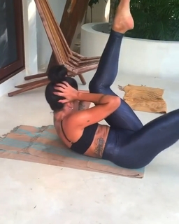 Aline Campos feet photo thumbnail