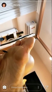 Aline Campos feet photo thumbnail