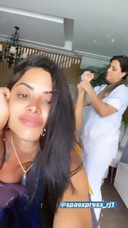 Aline Campos feet photo thumbnail