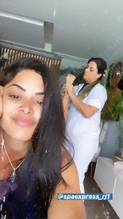 Aline Campos feet photo thumbnail