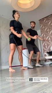 Aline Campos feet photo thumbnail