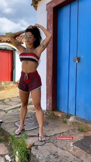 Aline Campos feet photo thumbnail