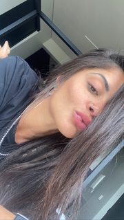 Aline Campos feet photo thumbnail