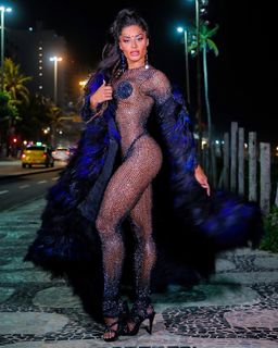 Aline Campos feet photo thumbnail