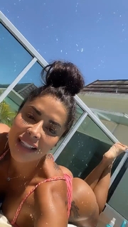 Aline Campos feet photo thumbnail