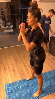 Aline Campos feet photo thumbnail