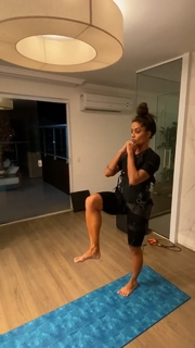 Aline Campos feet photo thumbnail