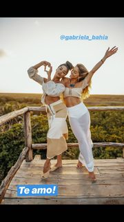 Aline Campos feet photo thumbnail