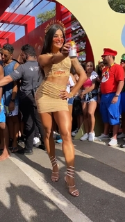 Aline Campos feet photo thumbnail