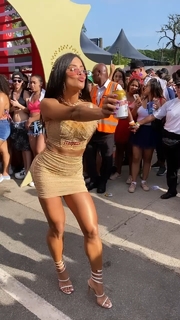 Aline Campos feet photo thumbnail