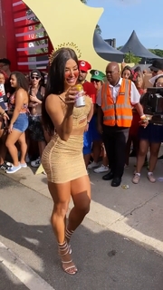 Aline Campos feet photo thumbnail