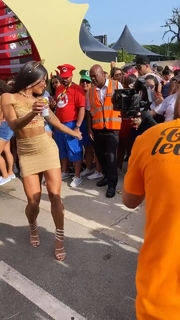 Aline Campos feet photo thumbnail