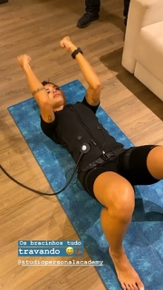 Aline Campos feet photo thumbnail