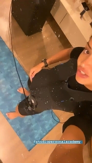 Aline Campos feet photo thumbnail