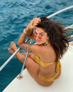 Aline Campos feet photo thumbnail