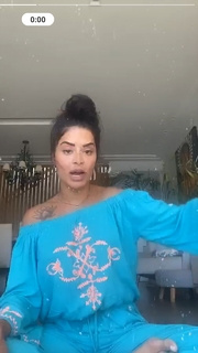 Aline Campos feet photo thumbnail