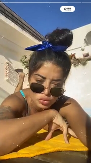 Aline Campos feet photo thumbnail