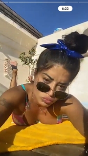 Aline Campos feet photo thumbnail