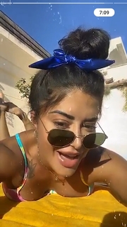 Aline Campos feet photo thumbnail