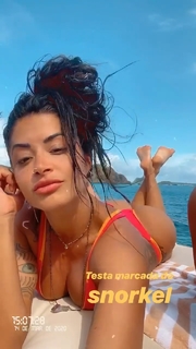 Aline Campos feet photo thumbnail