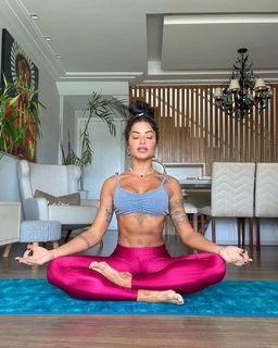 Aline Campos feet photo thumbnail