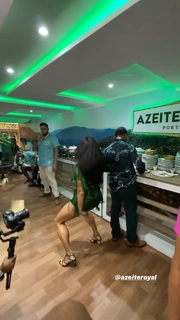 Aline Campos feet photo thumbnail