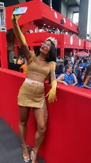 Aline Campos feet photo thumbnail