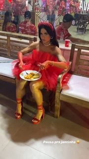 Aline Campos feet photo thumbnail