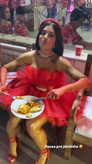 Aline Campos feet photo thumbnail