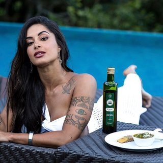 Aline Campos feet photo thumbnail