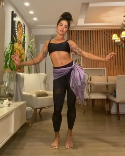 Aline Campos feet photo thumbnail