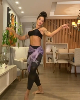 Aline Campos feet photo thumbnail