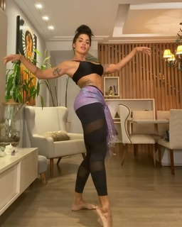 Aline Campos feet photo thumbnail