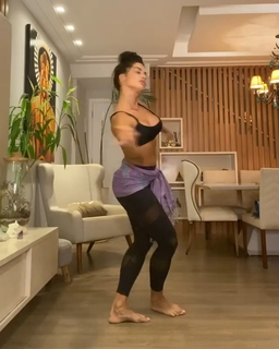 Aline Campos feet photo thumbnail