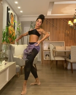 Aline Campos feet photo thumbnail