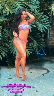 Aline Campos feet photo thumbnail